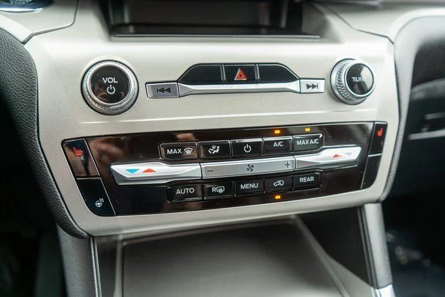 Used 2022 White Ford XLT image 28