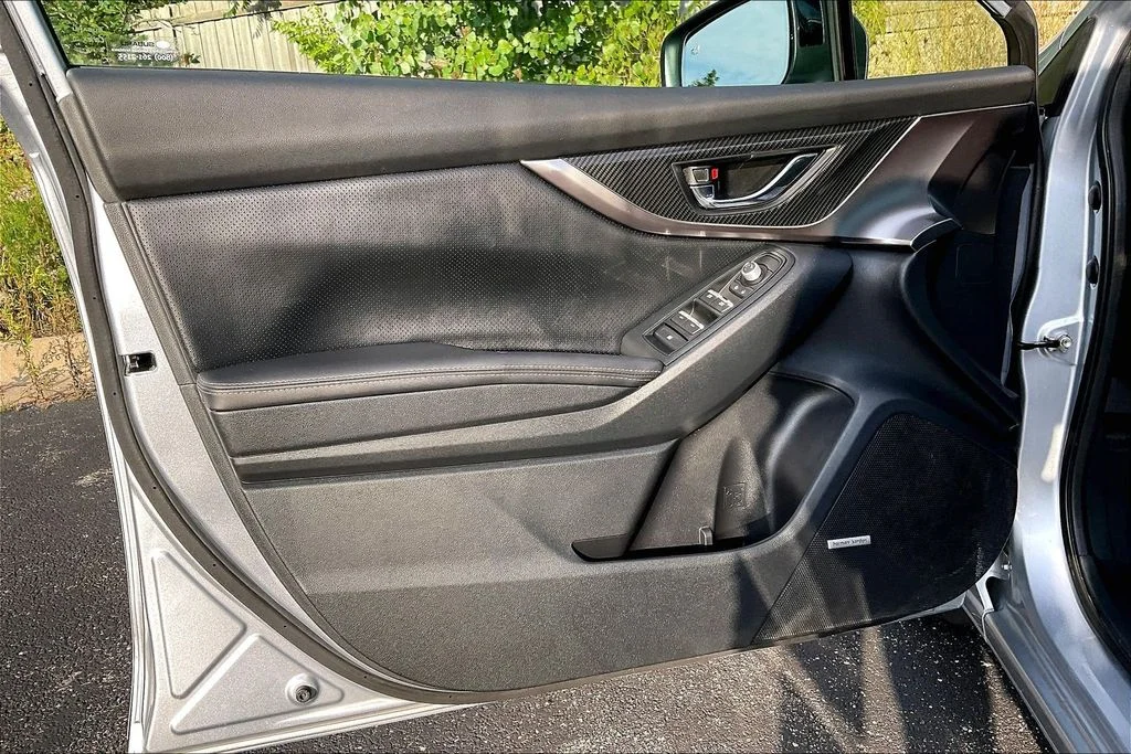 Used 2018 Silver Subaru 2.0i Limited image 23
