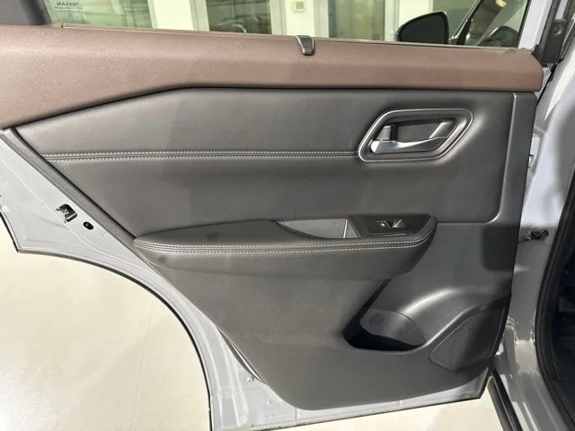 Used 2021 Gray Nissan SL image 17