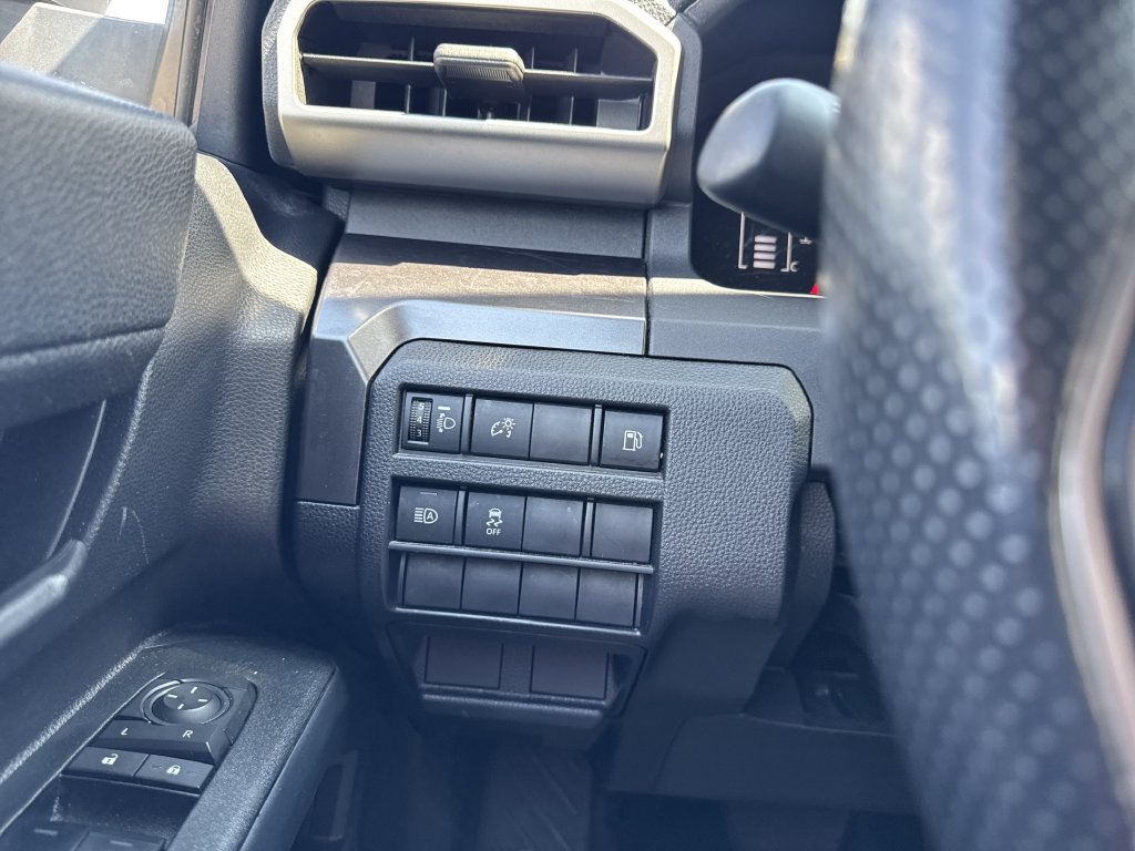 Used 2025 White Toyota SR5 image 19