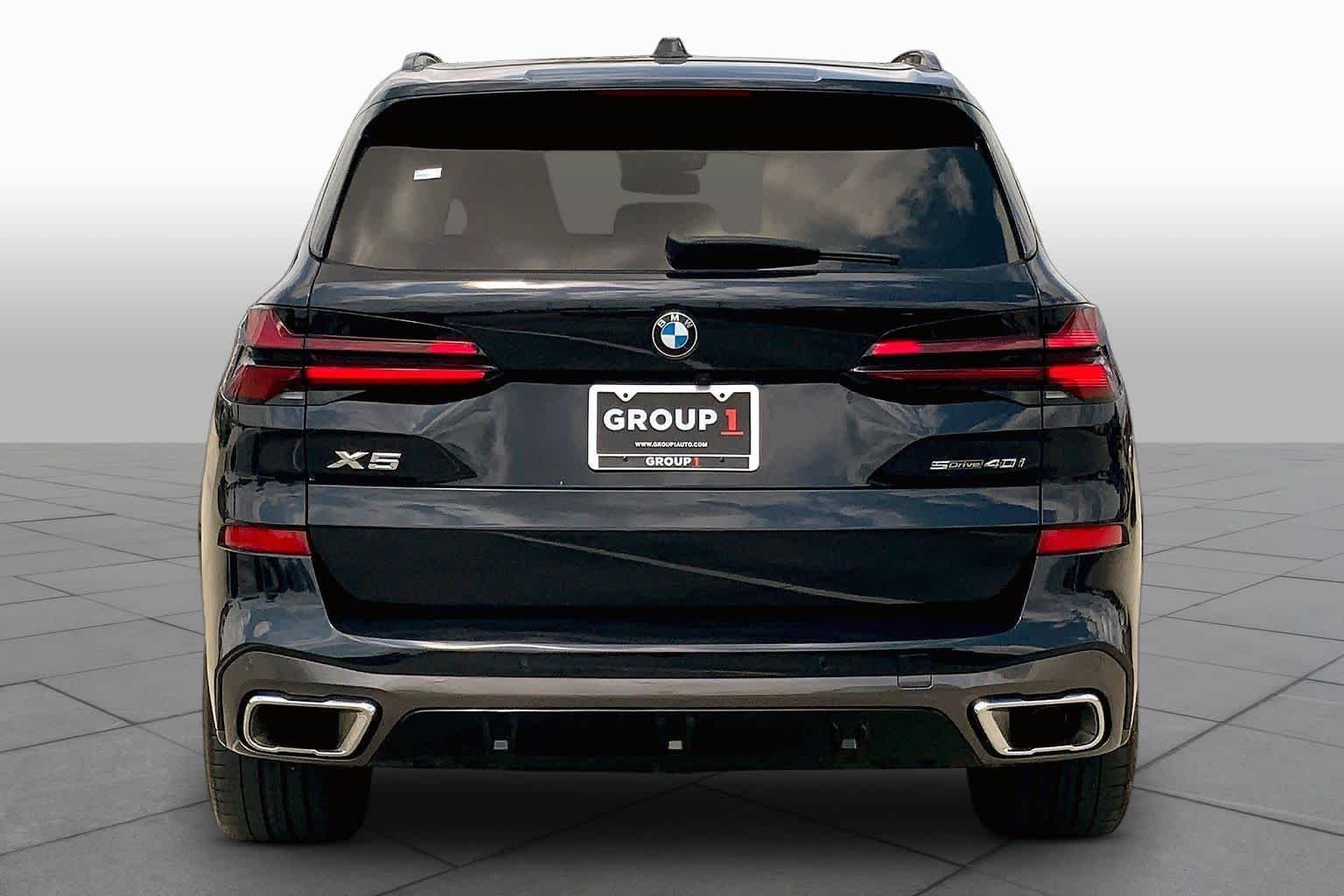Used 2025 Carbon Black Metallic BMW sDrive40i image 4