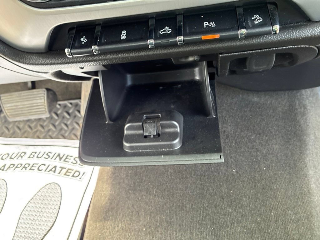 Used 2015 FIRE RED GMC SLE image 33