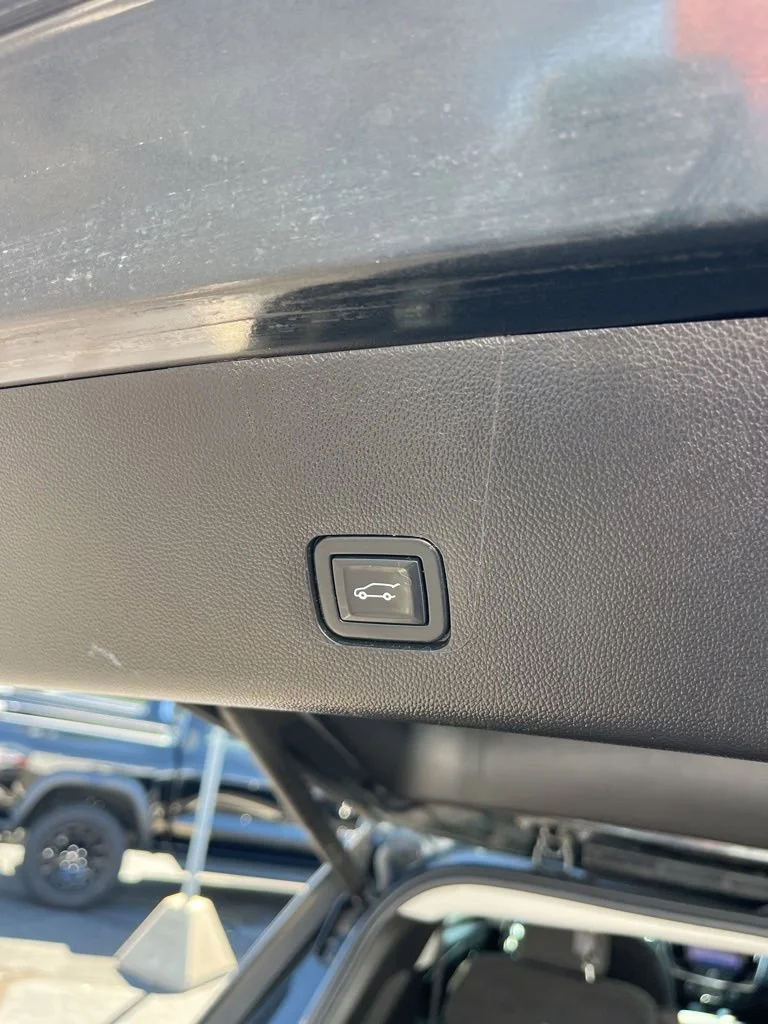 Used 2021 GRAPHITE METALLIC Chevrolet LT Cloth image 13