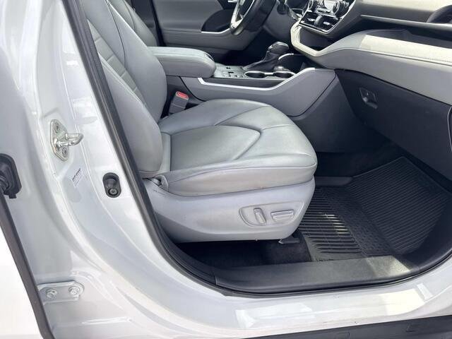 Used 2023 Wind Chill Pearl Toyota XLE image 12