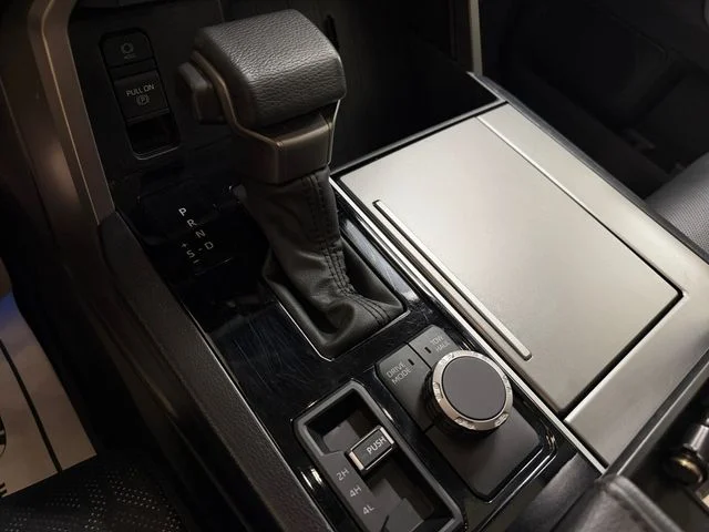 2024 Toyota Sequoia SR5 - Photo 18