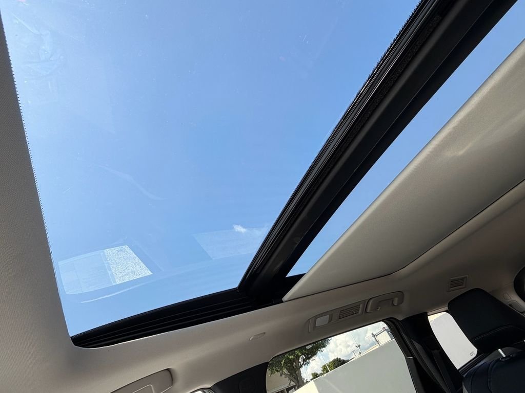 New 2027 GRAND BLUE INFINITI Luxe FWD image 21