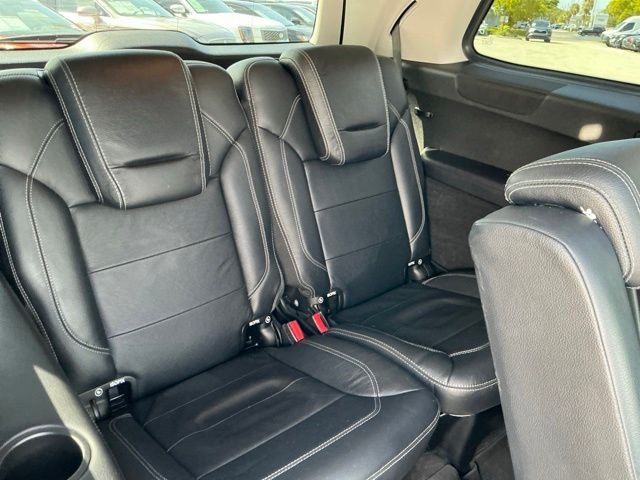 Used 2016 Gray Mercedes-Benz GL 550 image 28