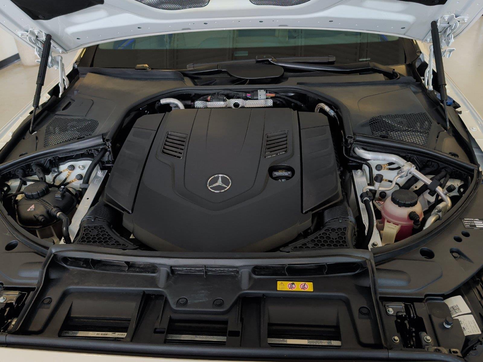 Used 2023 MANUFAKTUR Diamond White Mercedes-Benz S 580 image 9