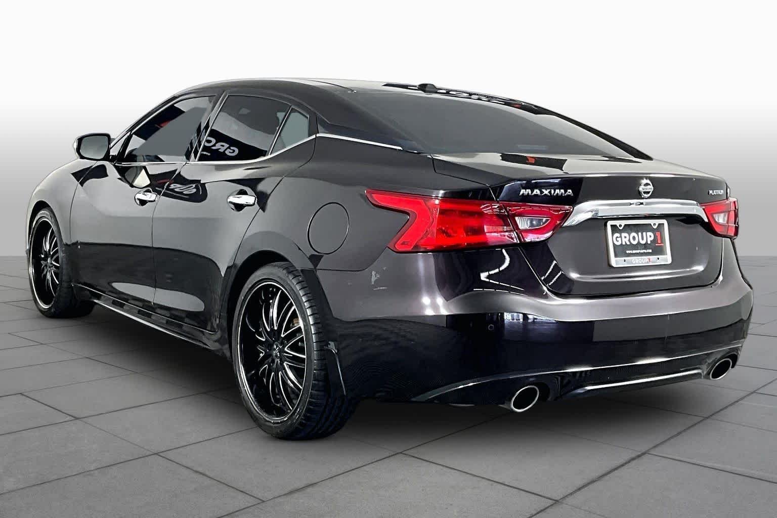 Used 2016 Bordeaux Black Nissan 3.5 Platinum image 11