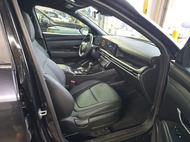 Used 2025 Black Hyundai SEL image 9