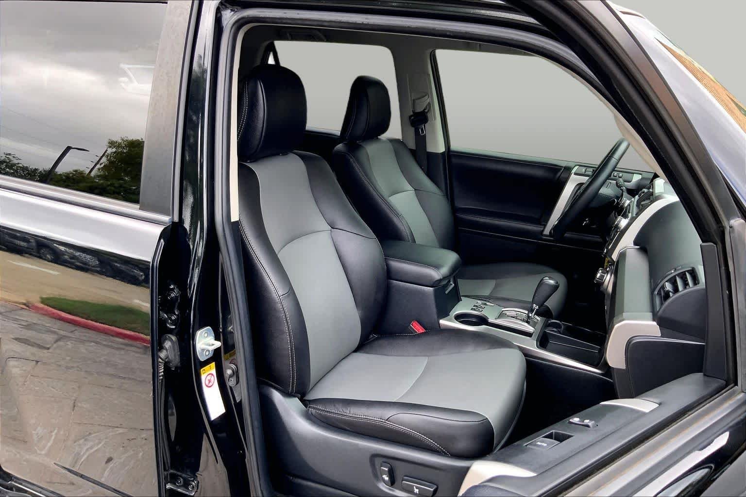Used 2018 Midnight Black Metallic Toyota SR5 image 9