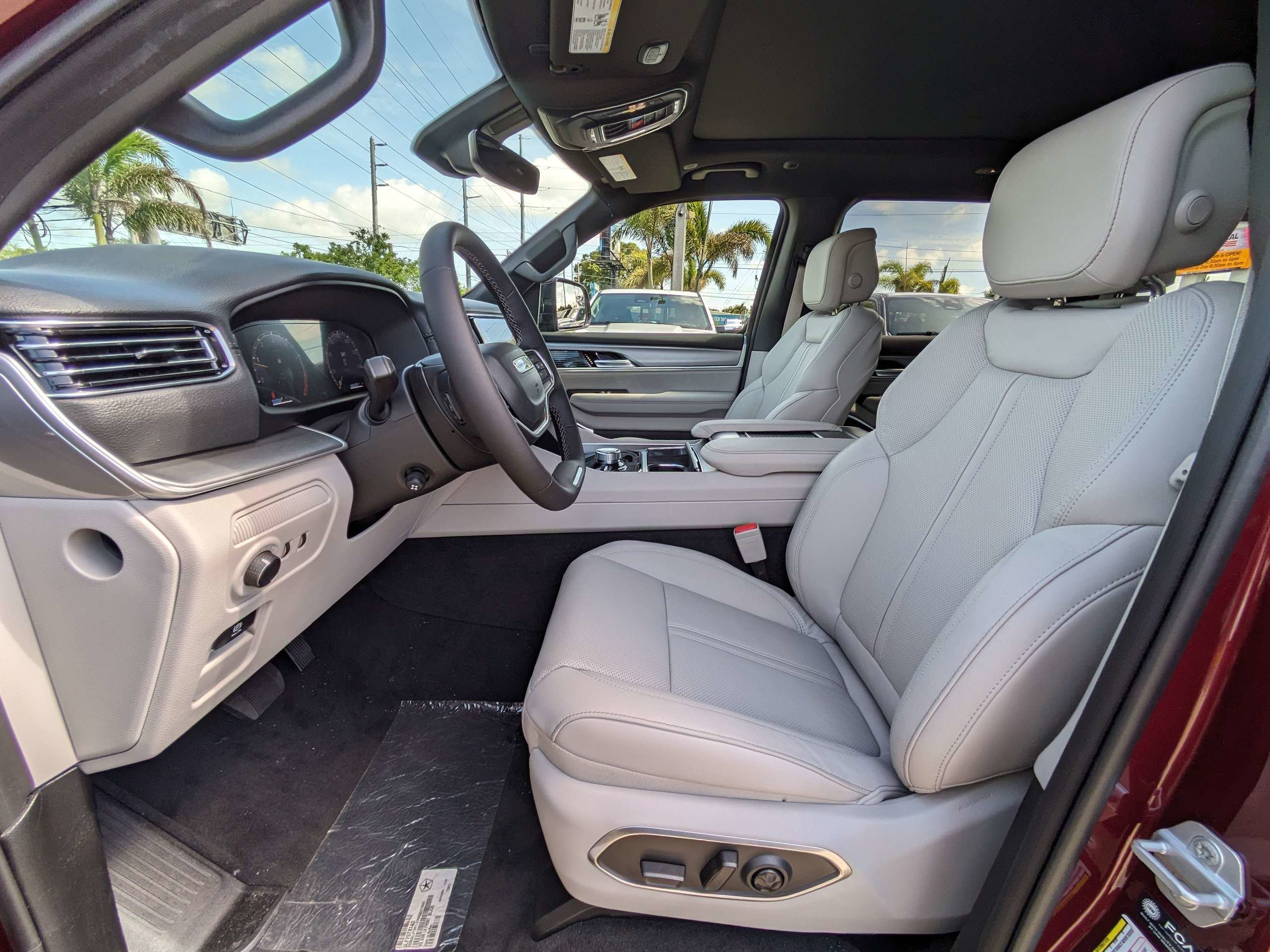 New 2026 Velvet Red Pearl-Coat Exterior Paint Jeep  image 23