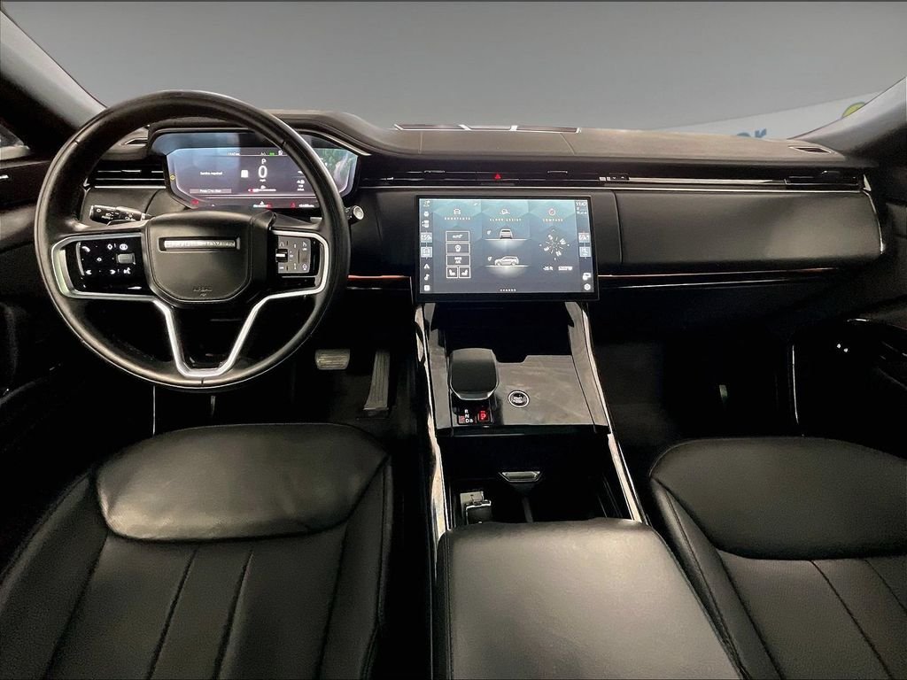 Used 2025 White Land Rover SE image 21