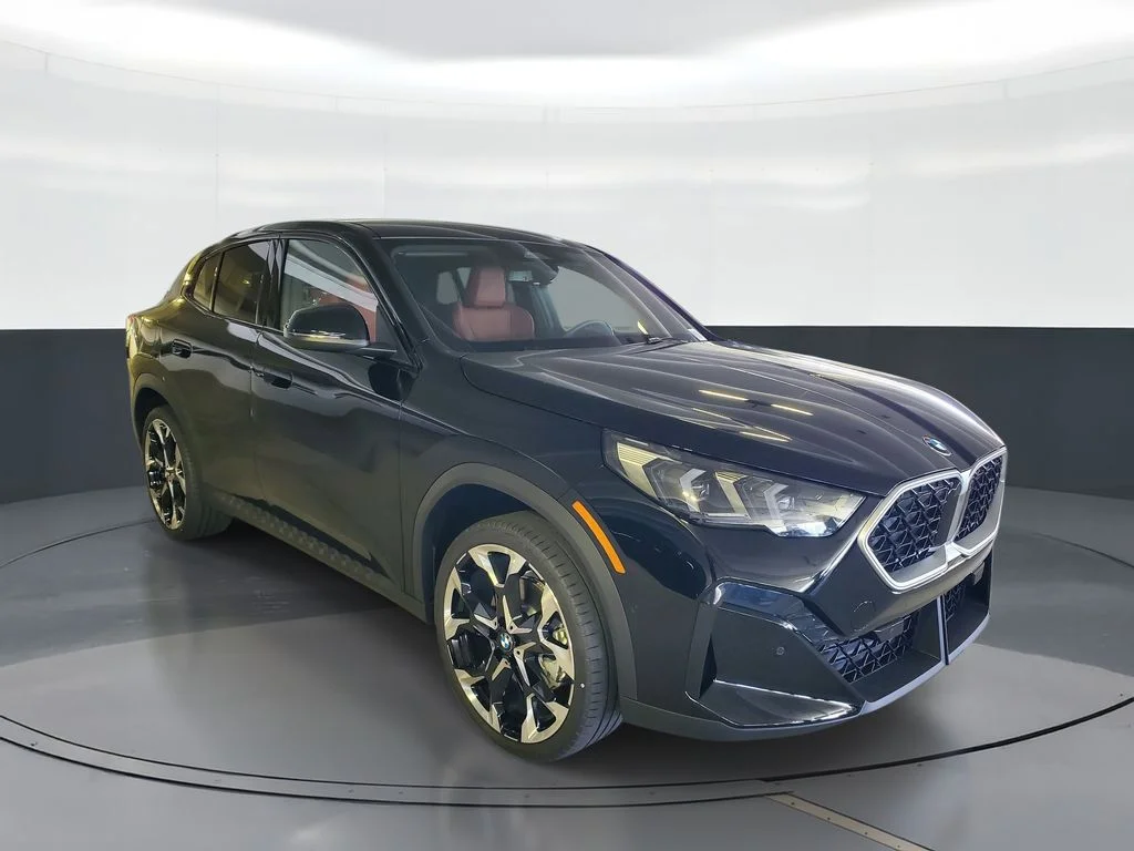 New 2026 Jet Black BMW xDrive28i image 2