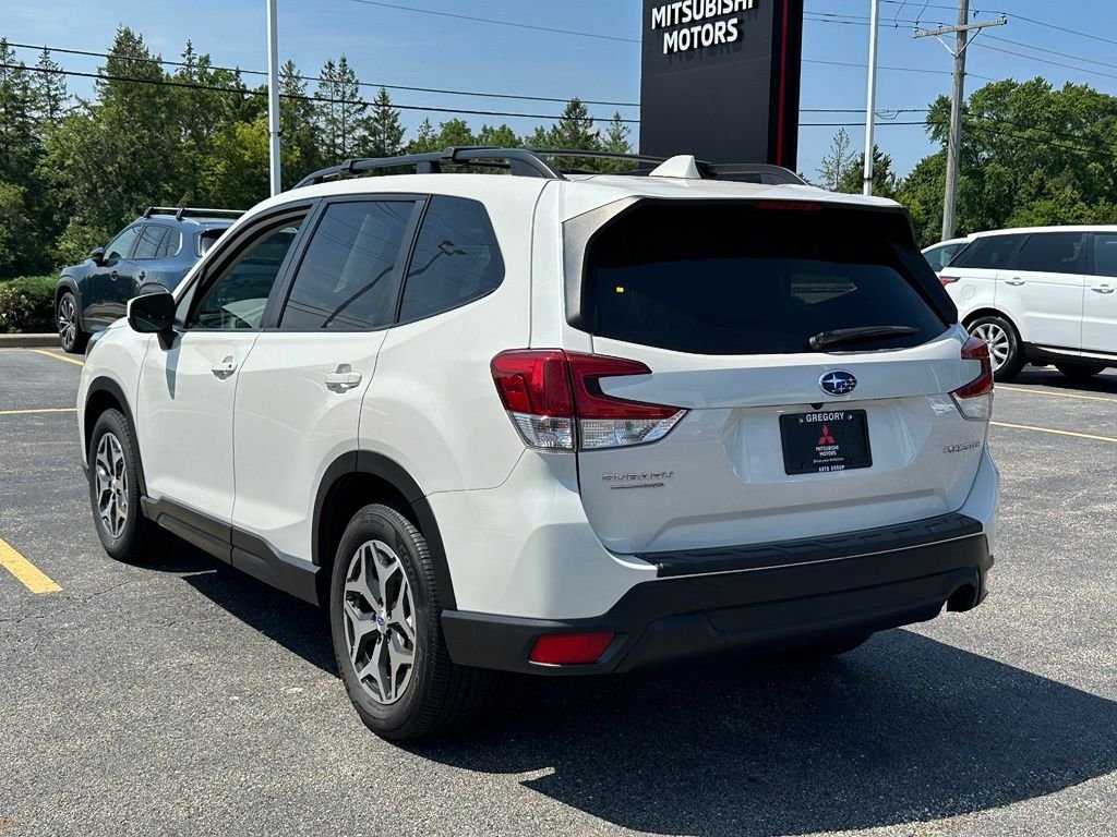Used 2020 White Subaru Premium image 7