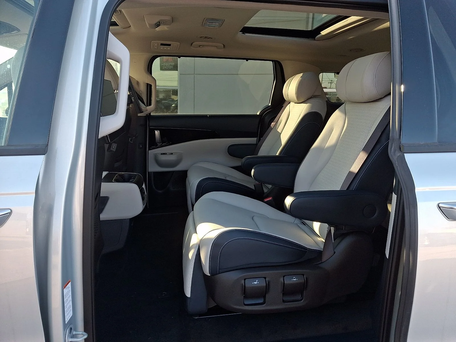 New 2025 White Kia SX Prestige image 9
