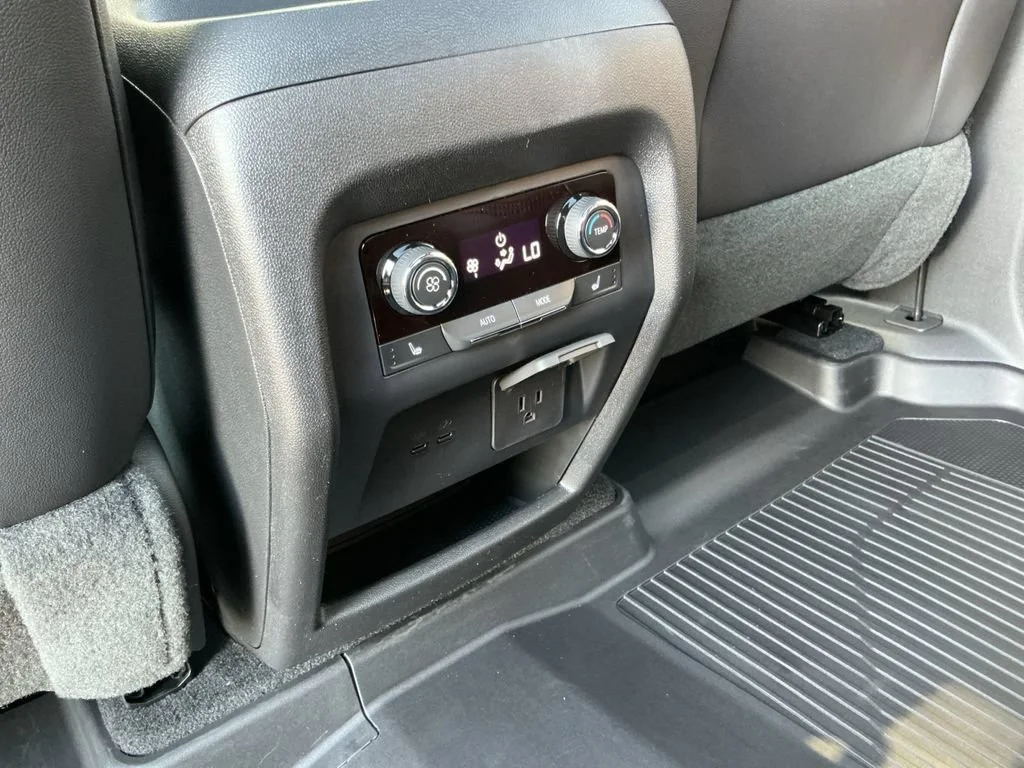 Used 2026 Polar White Tricoat Chevrolet RS image 28