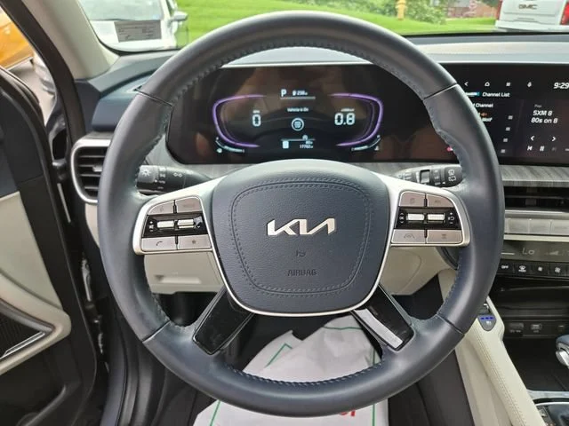 Used 2025 Everlasting Silver Kia EX image 33