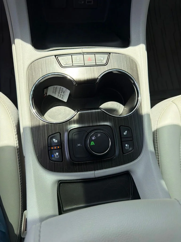 Used 2022 Gray GMC SLT image 22