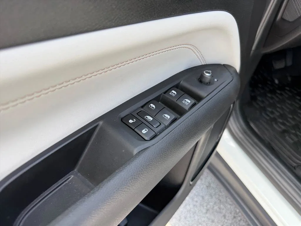 Used 2025 White Jeep Limited image 21