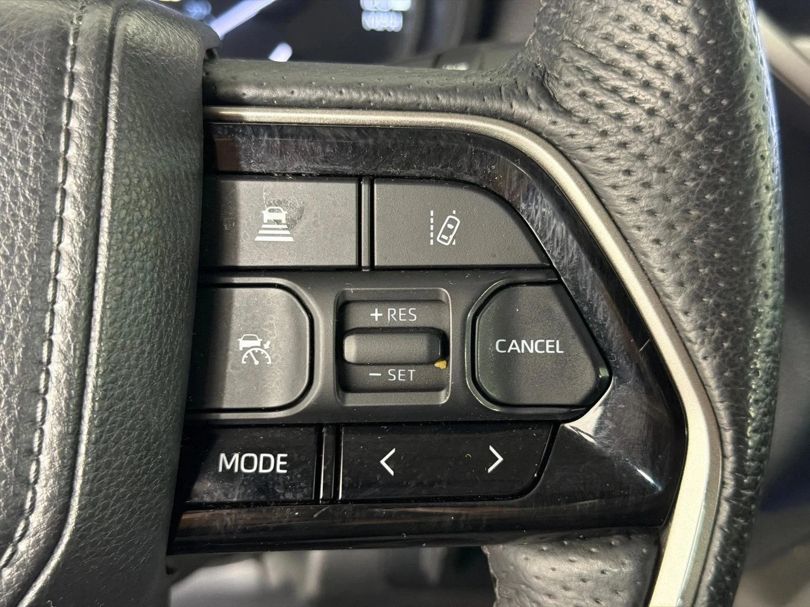 Used 2022 White Toyota SR5 image 25