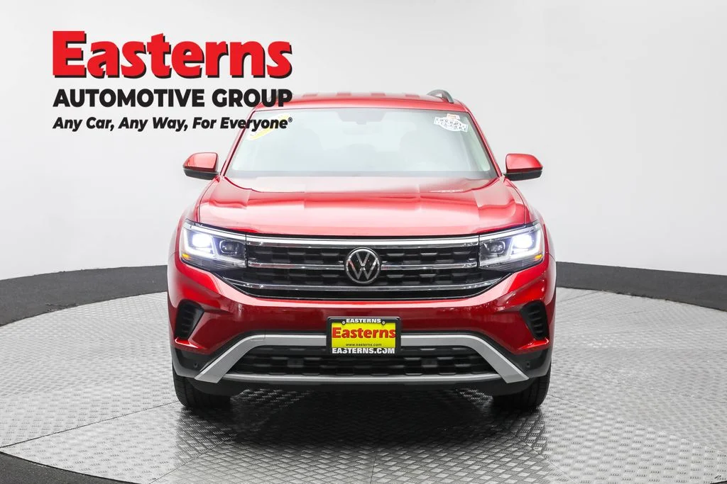 Used 2022 Red Volkswagen 3.6L V6 SE w/Technology image 2