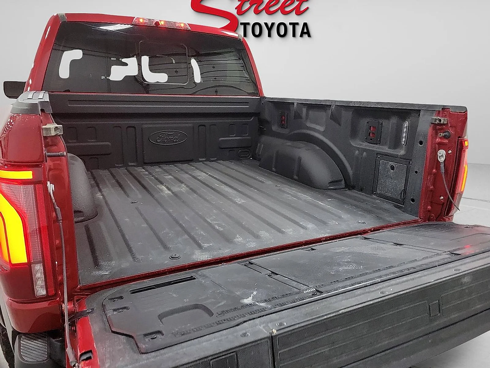 Used 2025 Red Ford Raptor image 7