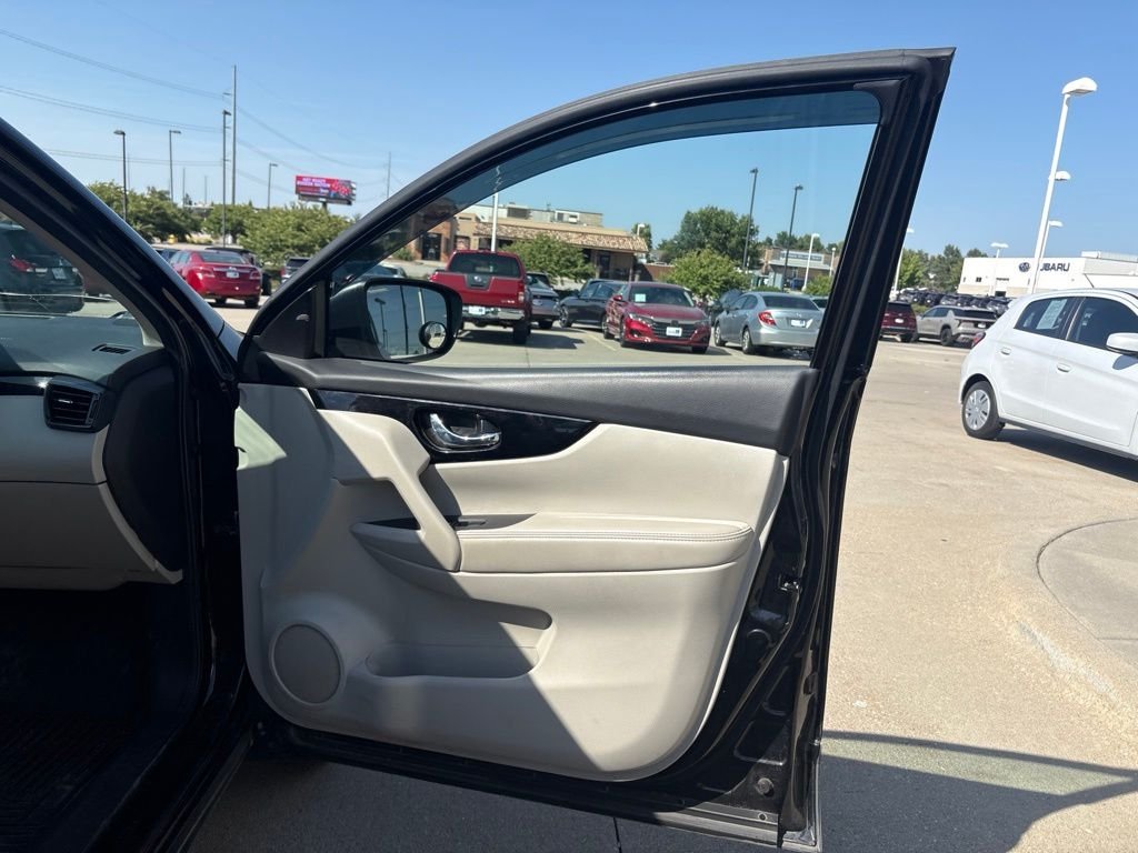 Used 2020 Magnetic Black Pearl Nissan SV image 23