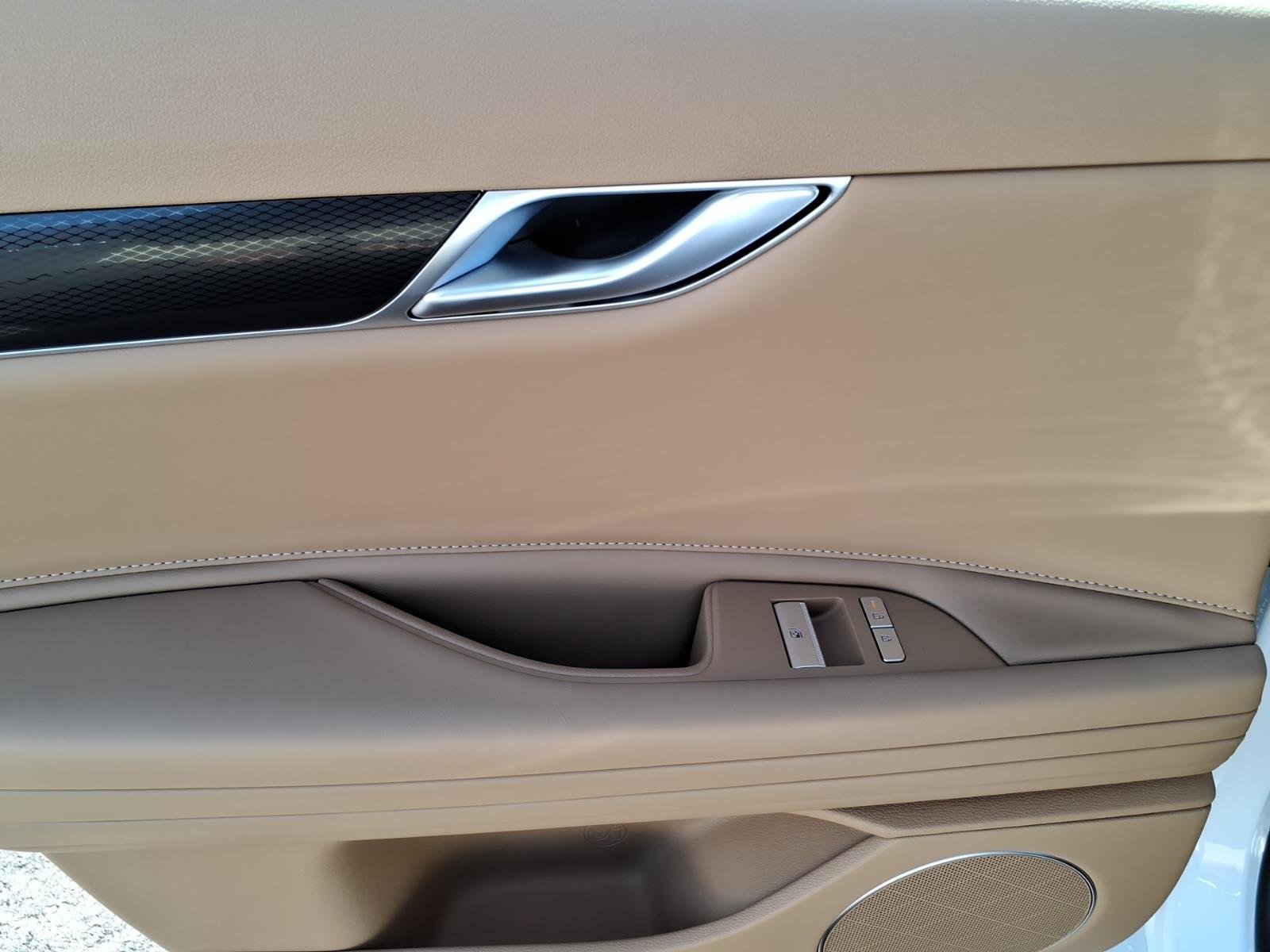 New 2026 White Genesis 2.5T image 9
