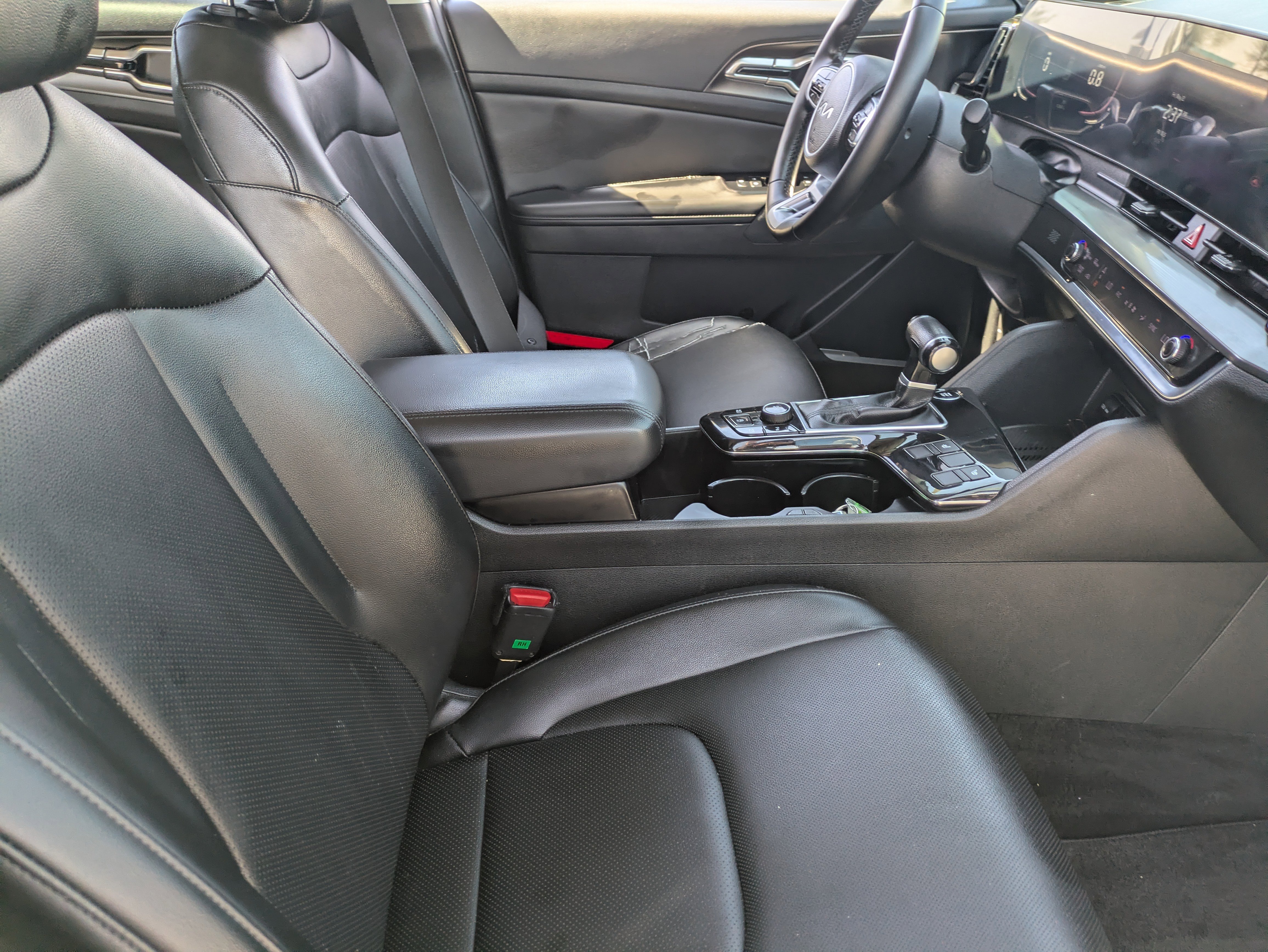 Used 2023 Glacial White Pearl Kia EX image 12