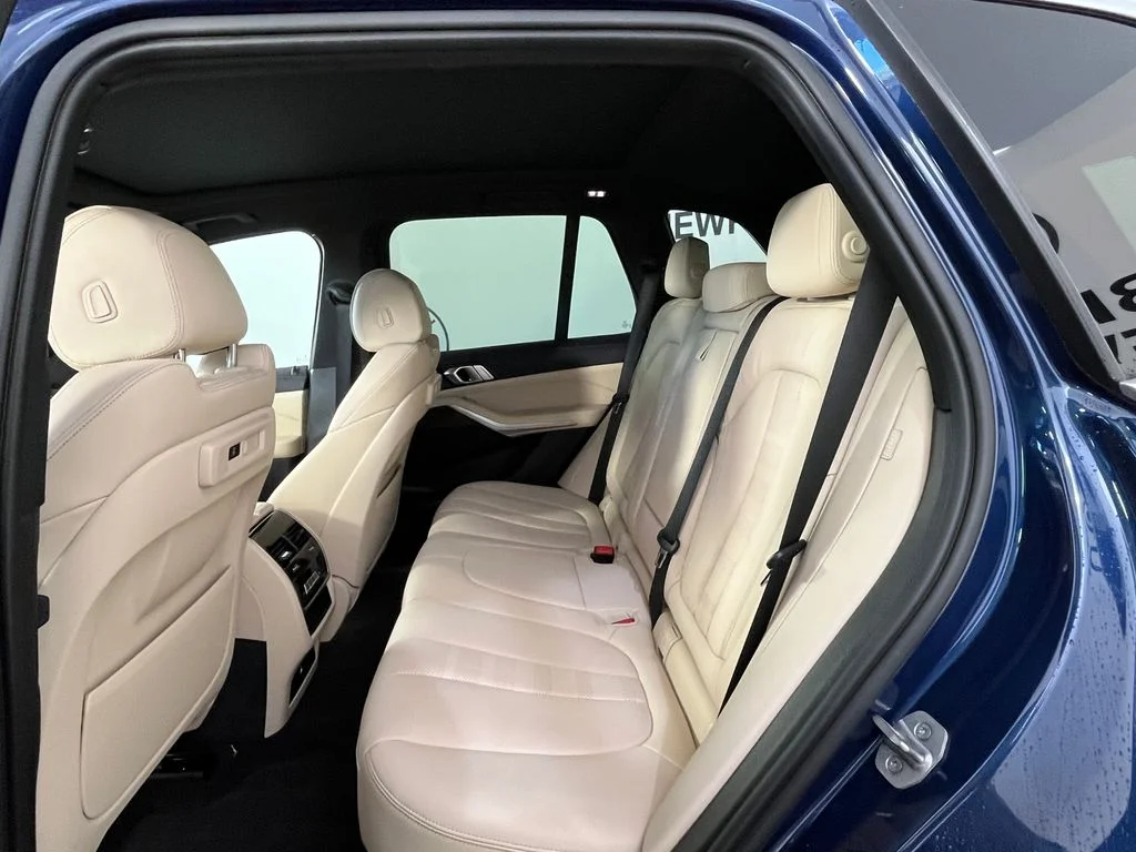 Used 2022 Blue BMW xDrive40i image 4