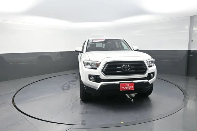 Used 2022 White Toyota SR5 image 28