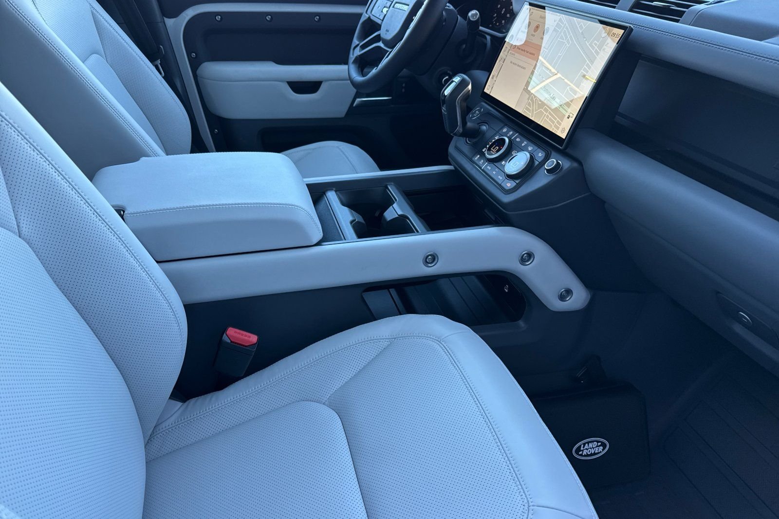 New 2026 Fuji White Land Rover X-Dynamic SE image 17