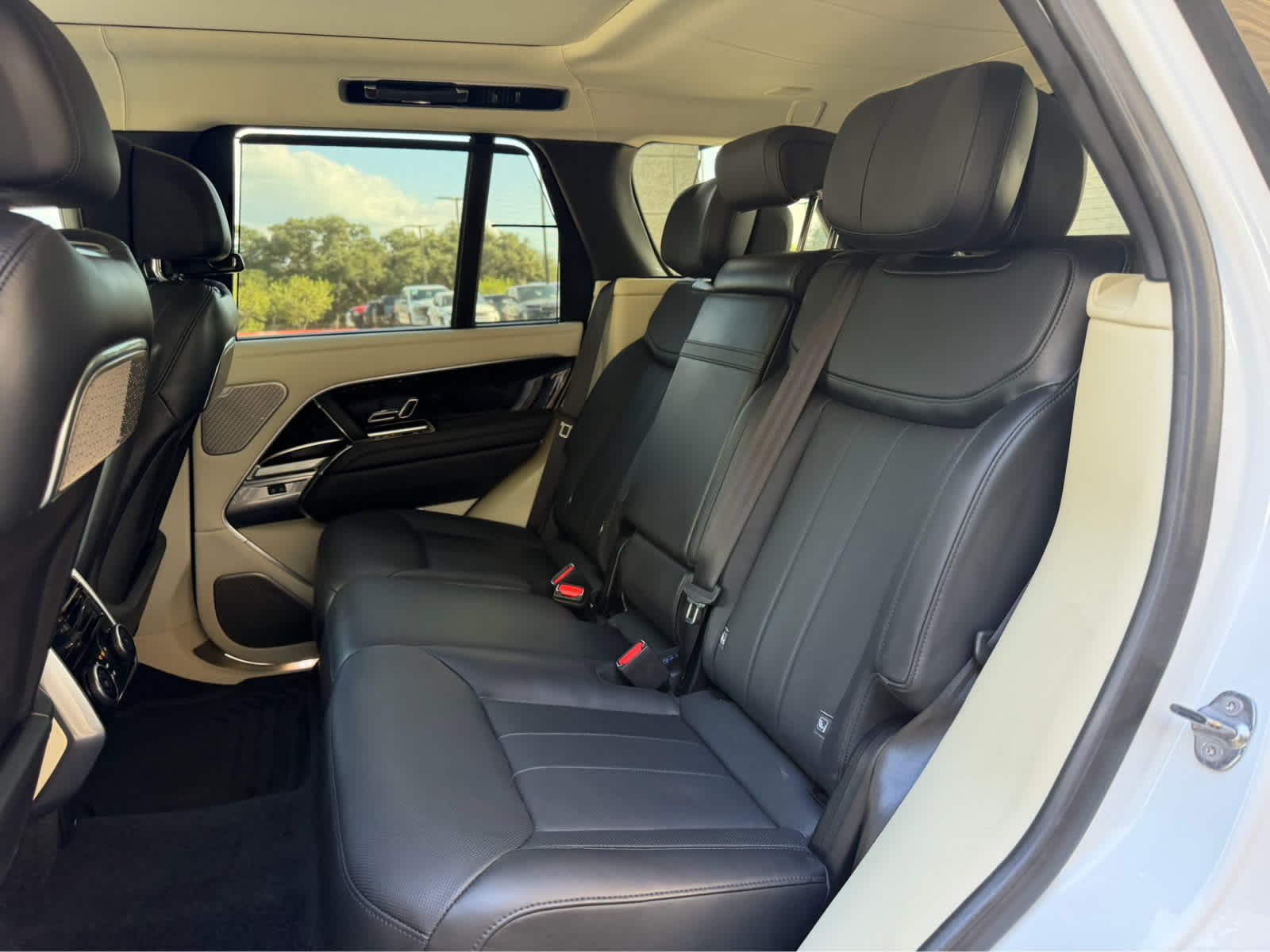 Certified Used 2024 Ostuni Pearl White Metallic Land Rover Autobiography image 15