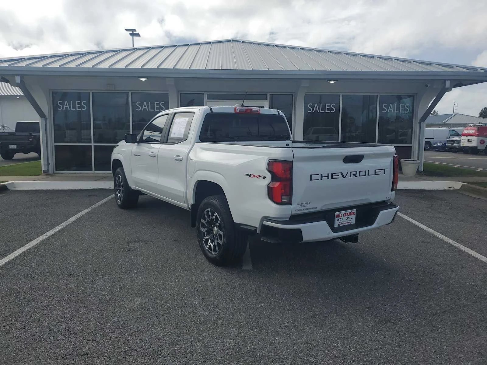Used 2024 Summit White Chevrolet LT image 3