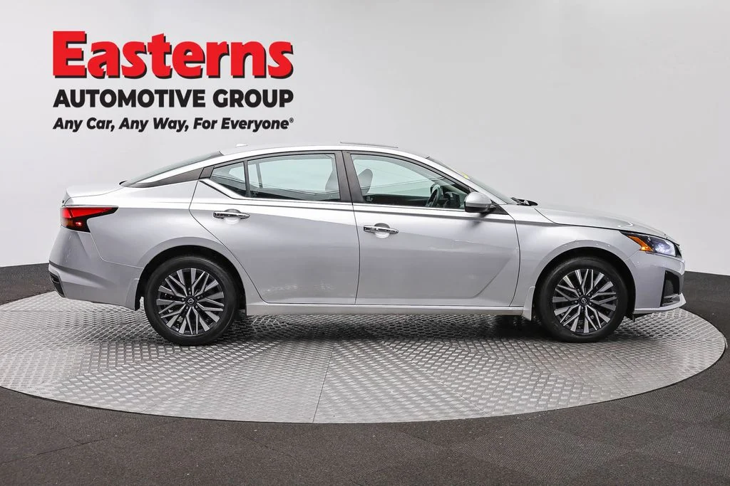 Used 2023 Silver Nissan 2.5 SV image 4