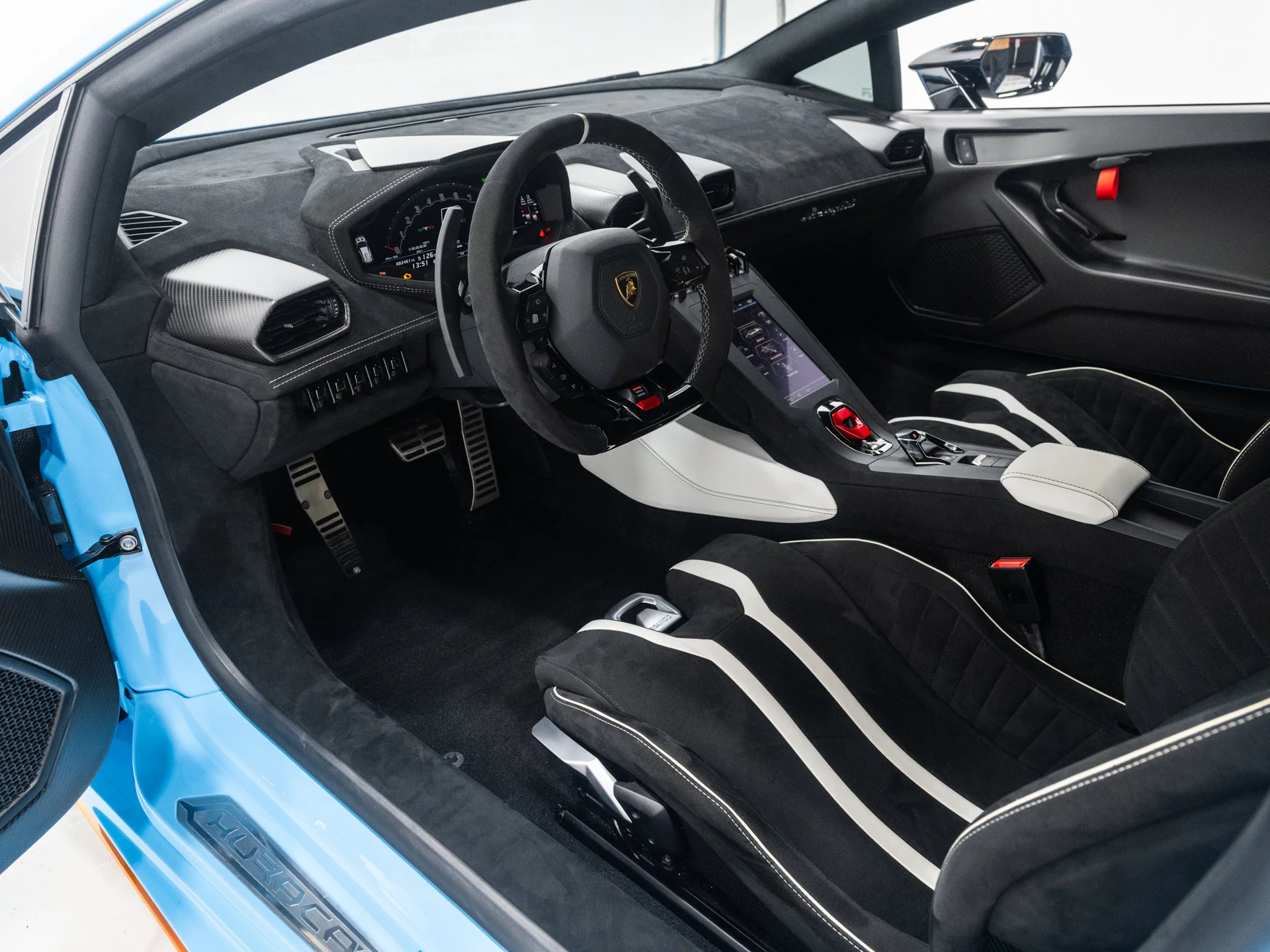 Used 2022 Blu Laufey Metallic Lamborghini Base image 30