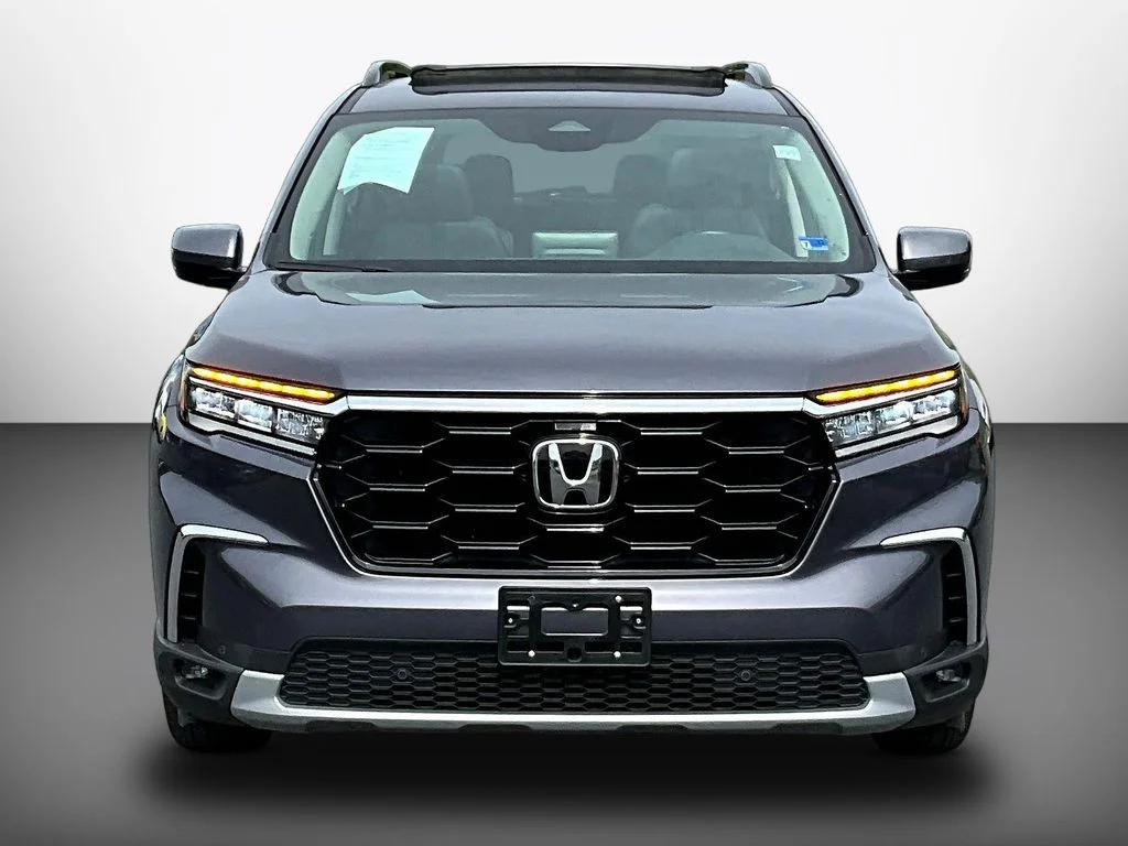 Used 2023 Modern Steel Metallic Honda Touring image 2