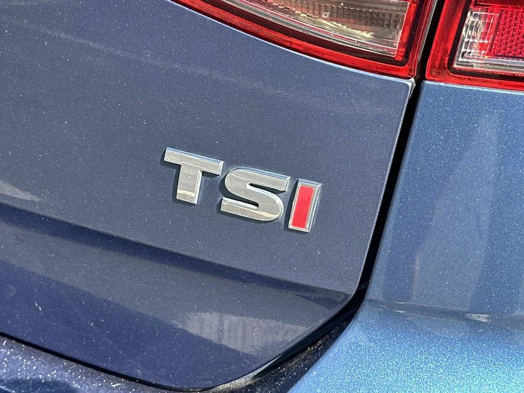 Used 2015  Volkswagen TSI SE 4-Door image 13