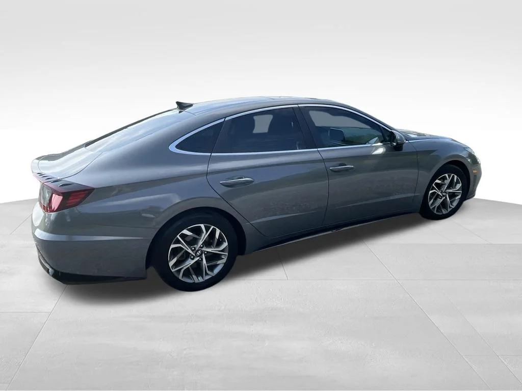 Used 2022 Gray Hyundai SEL image 12