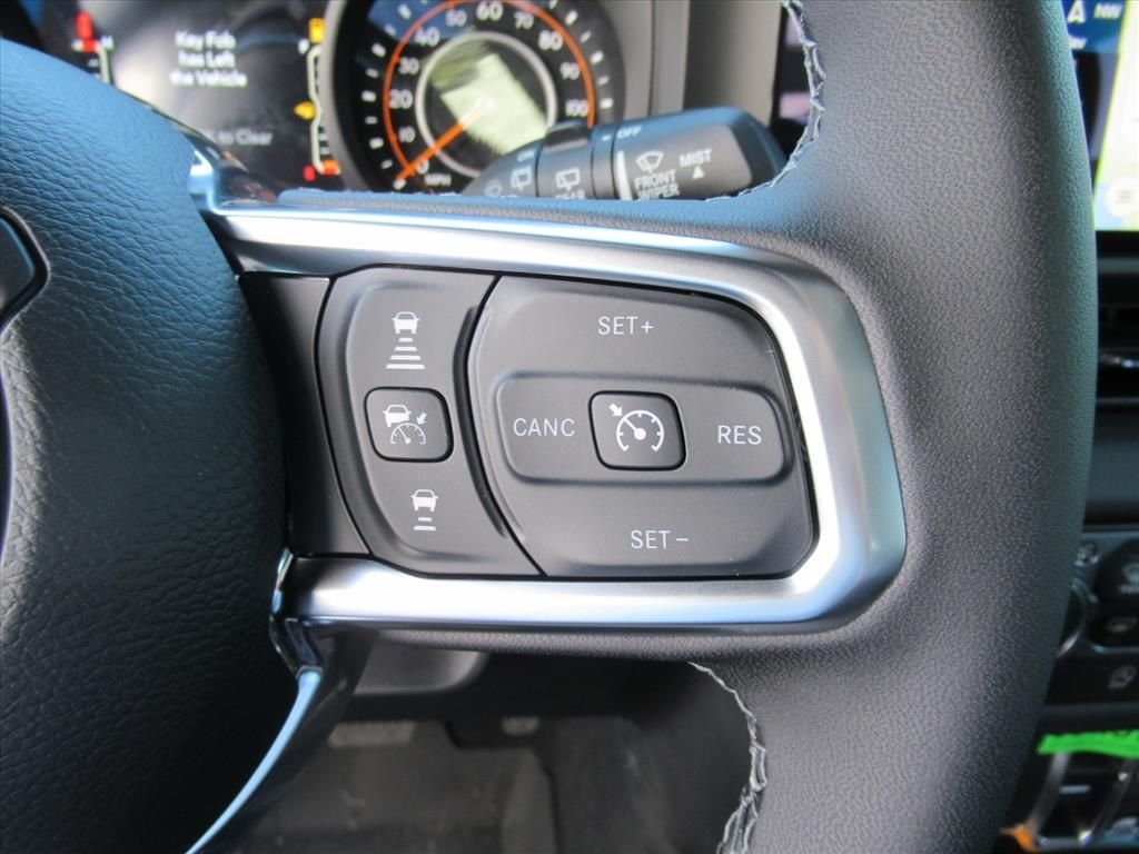 New 2026 Hydro Blue Pearl-Coat Exterior Paint Jeep Sahara image 24