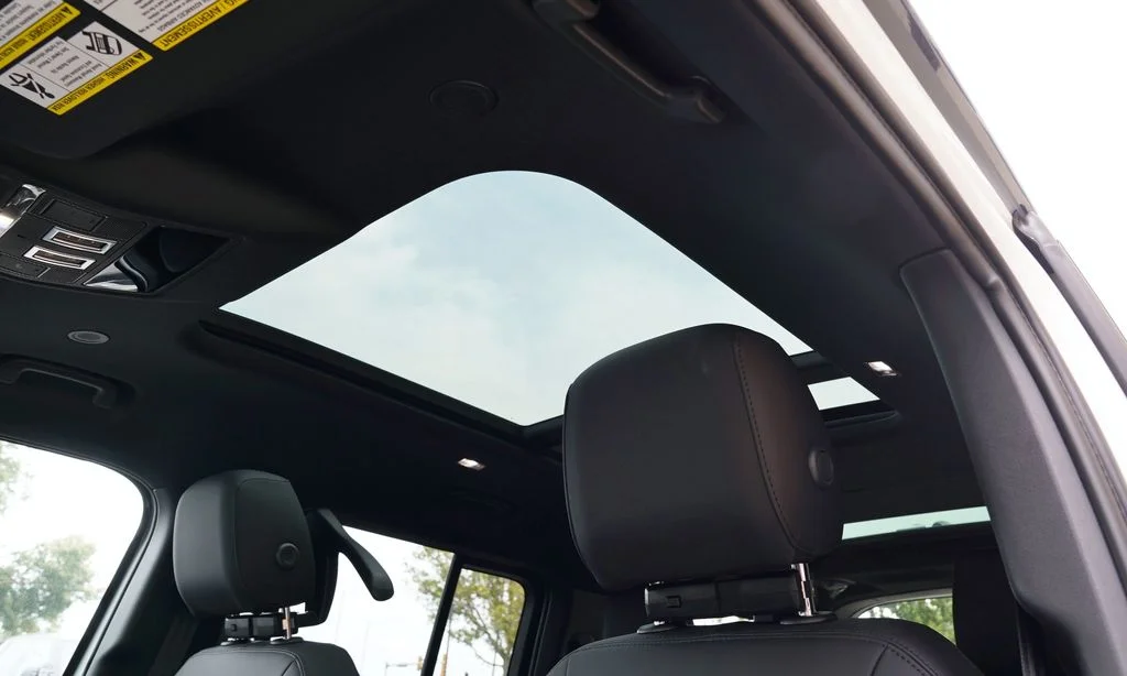 New 2026 Fuji White Land Rover X-Dynamic SE image 13