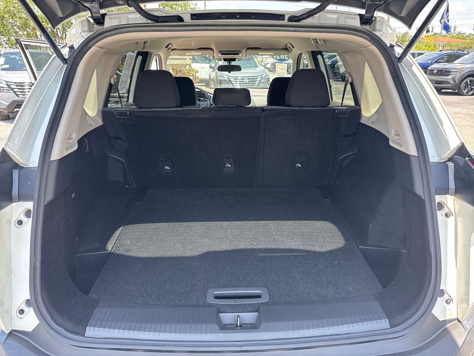 Used 2021 White Nissan SV image 26