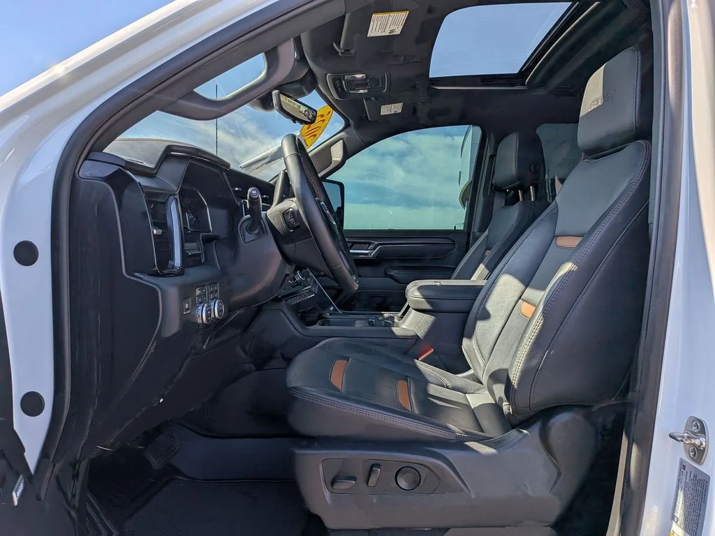 Used 2025 Summit White GMC AT4 image 16