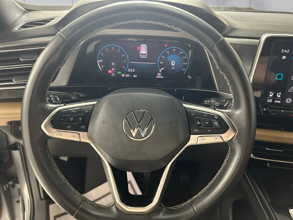 Used 2024  Volkswagen 2.0T SE w/Technology image 9