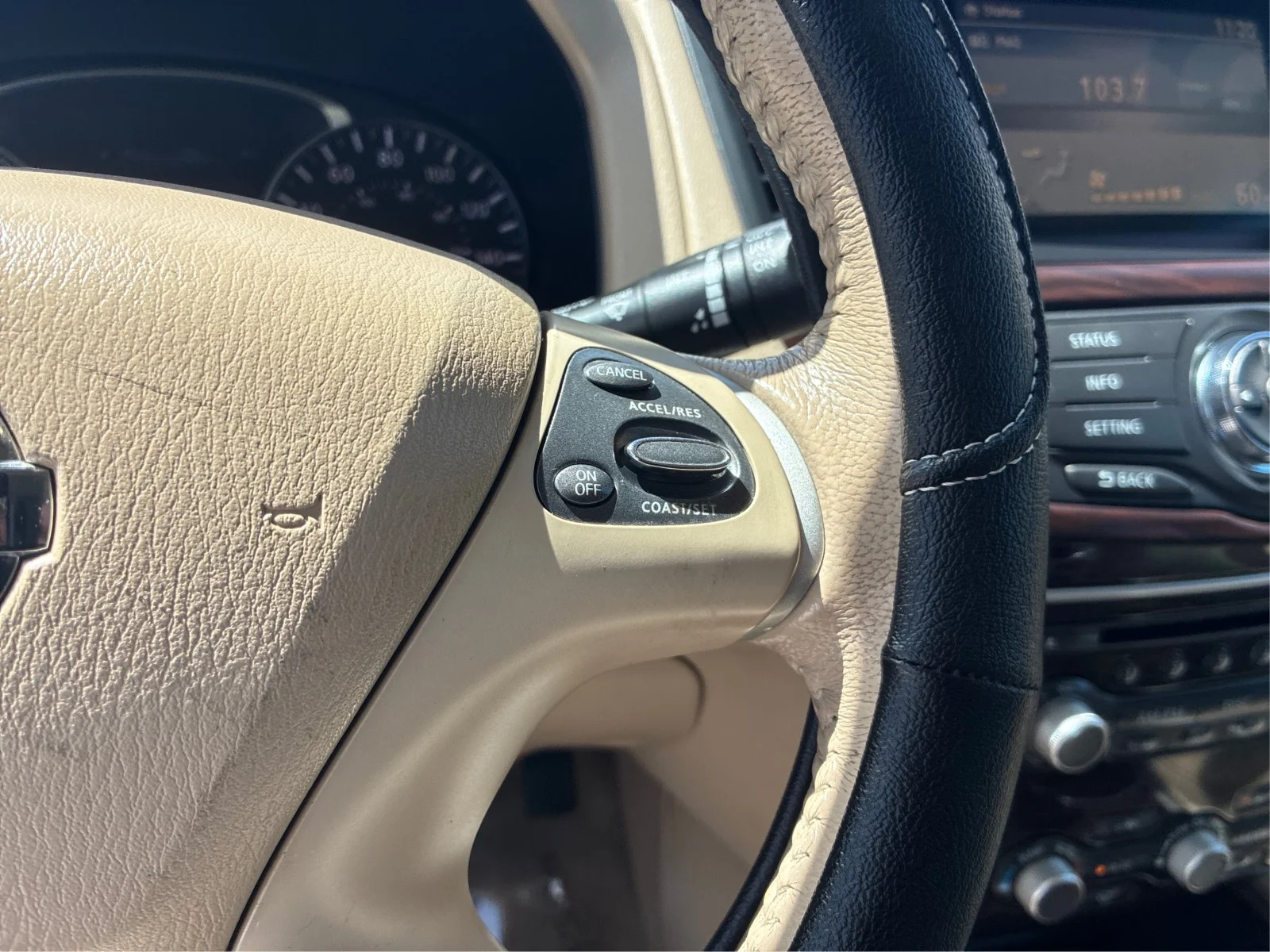 Used 2014 WHITE Nissan SL image 24