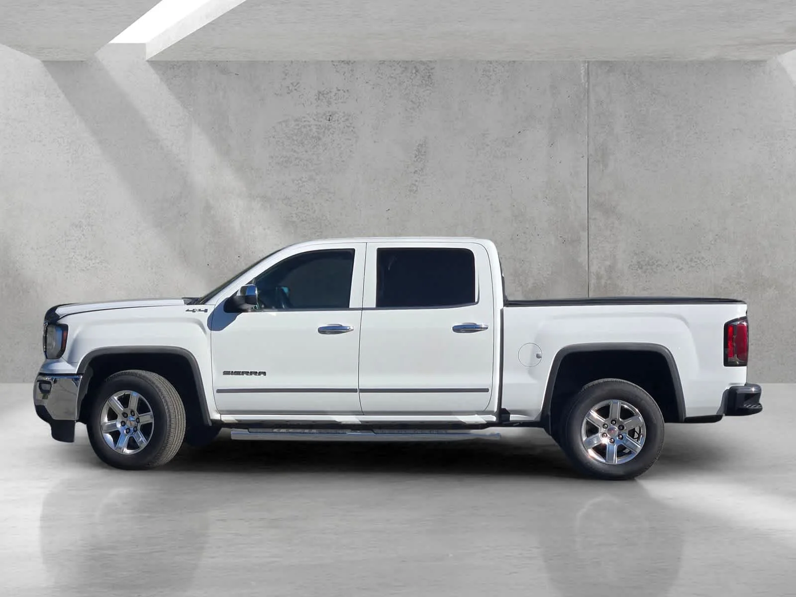 Used 2018 SUMMIT WHITE GMC SLT image 7