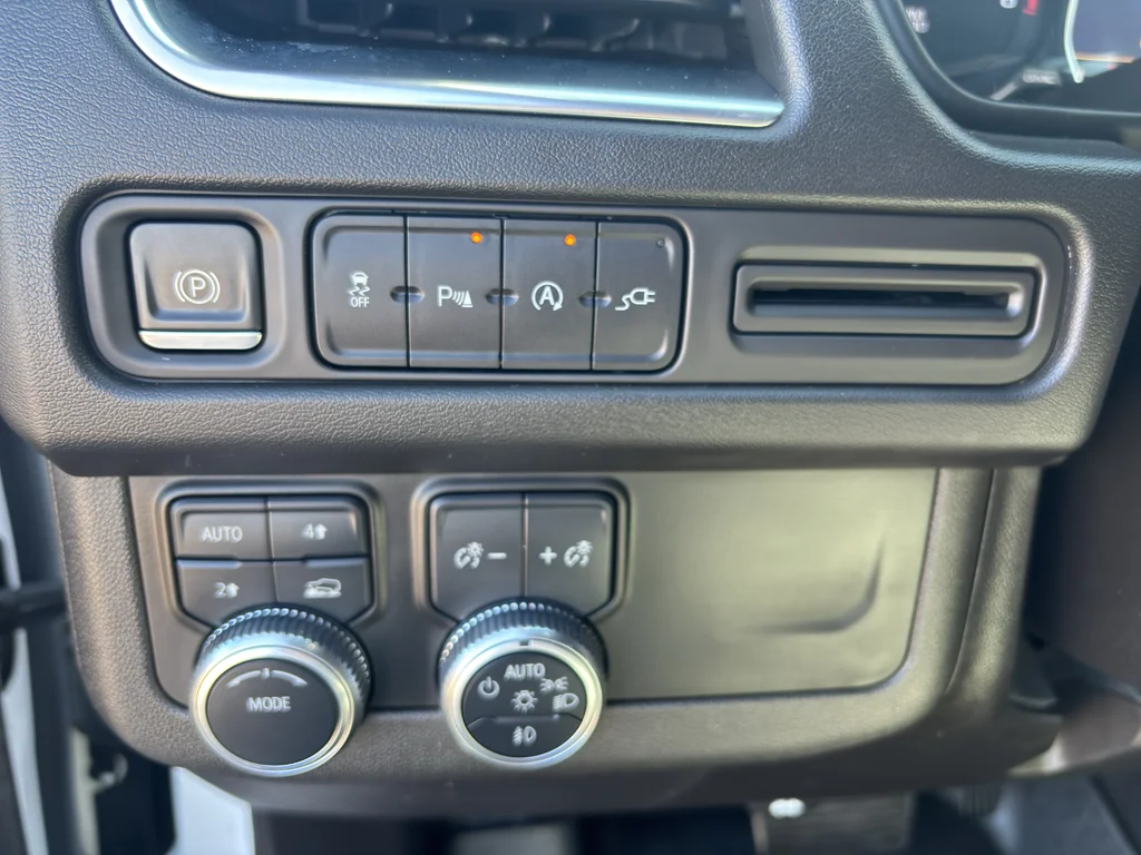Used 2021 Summit White GMC SLE image 20