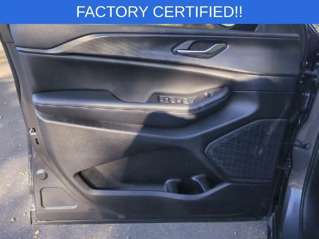 Used 2024 Gray Jeep Altitude X image 12