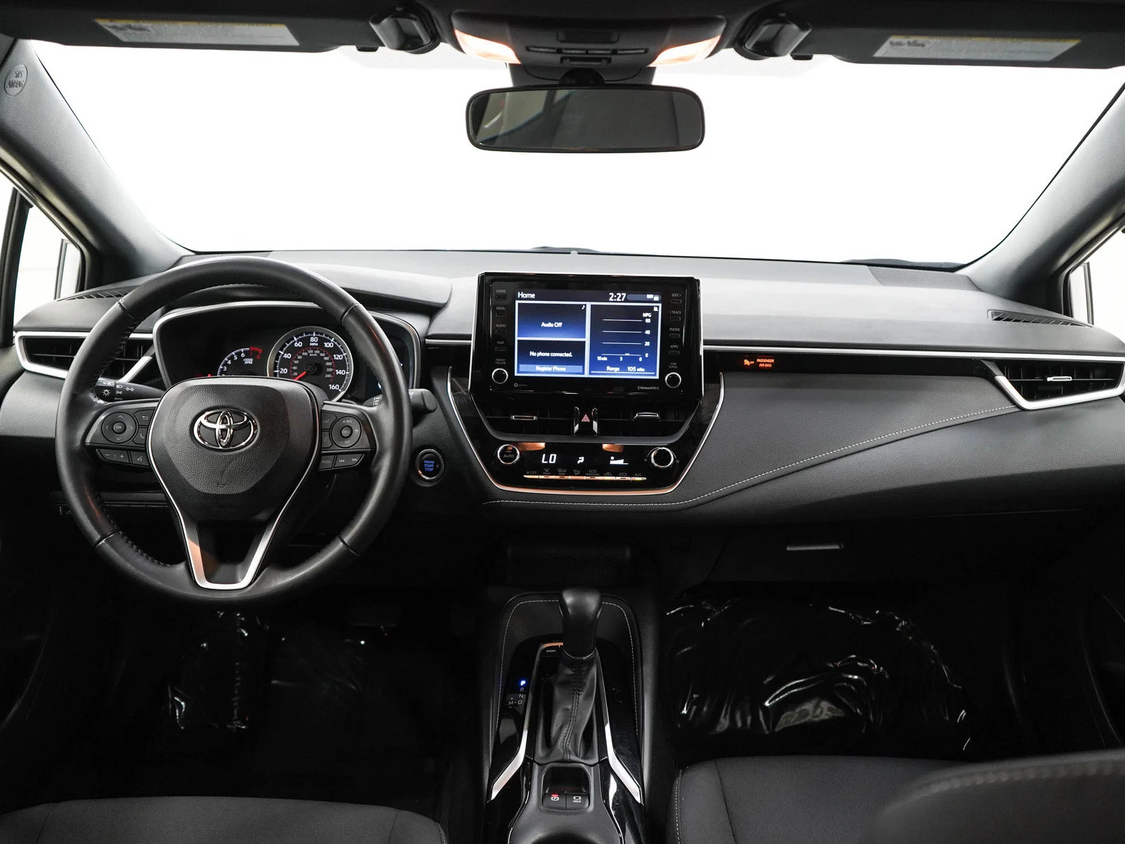 Used 2022  Toyota SE image 12
